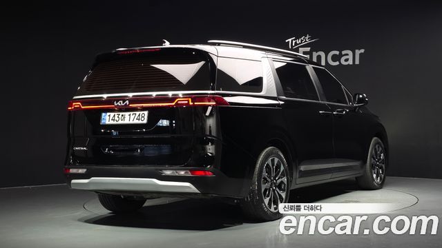 Kia Canival 2023 — photo 2