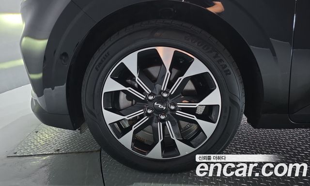 Kia Canival 2023 — photo 5