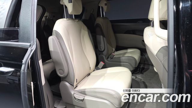 Kia Canival 2023 — photo 12