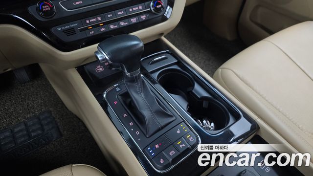 Kia Canival 2018 — photo 12