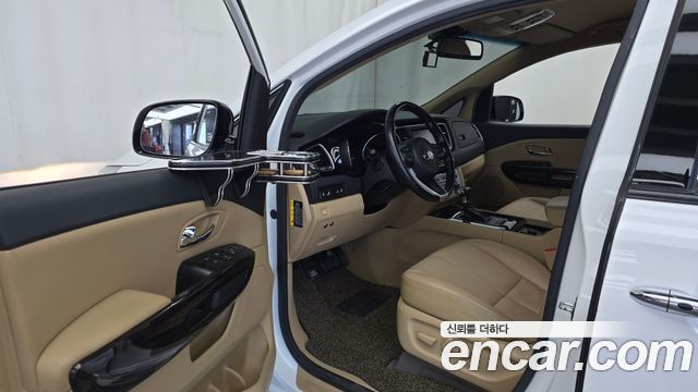 Kia Canival 2018 — photo 13