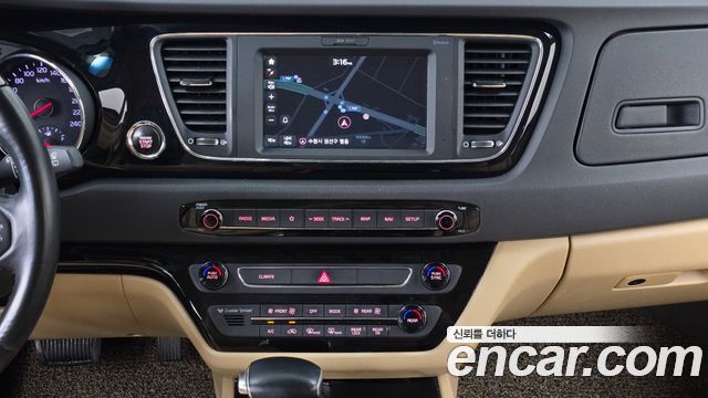Kia Canival 2018 — photo 19