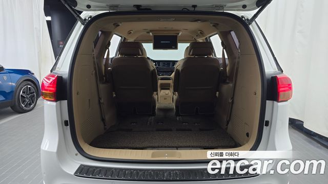 Kia Canival 2018 — photo 25