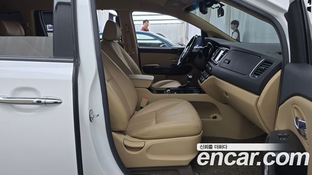 Kia Canival 2018 — photo 16