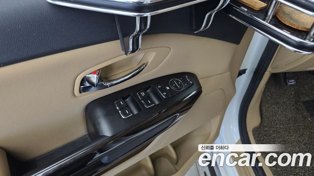 Kia Canival 2018 — photo 33