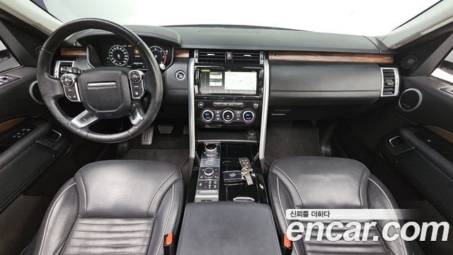 Land Rover Discovery 2018 — photo 10