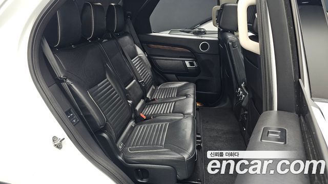 Land Rover Discovery 2018 — photo 17