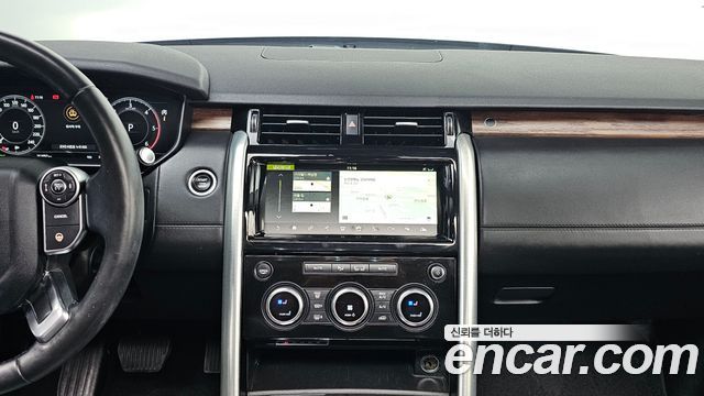 Land Rover Discovery 2018 — photo 20