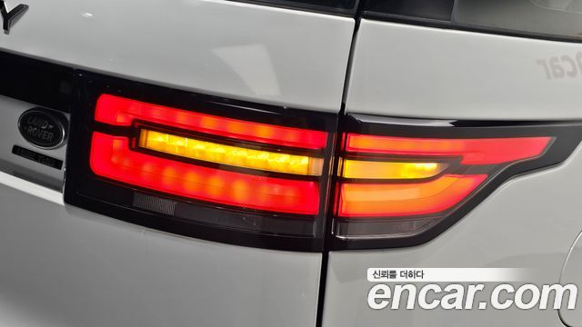 Land Rover Discovery 2018 — photo 9