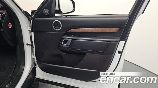 Land Rover Discovery 2018 — photo 14