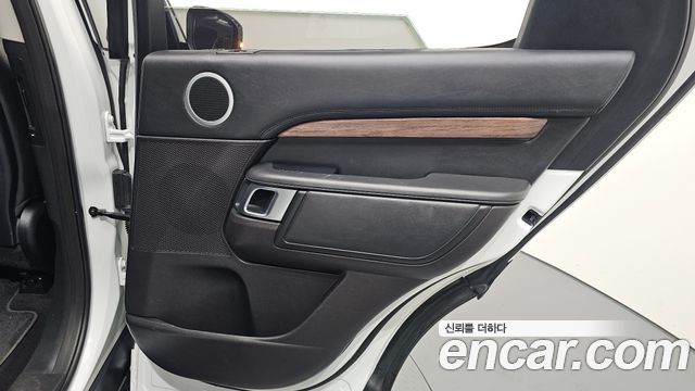 Land Rover Discovery 2018 — photo 15