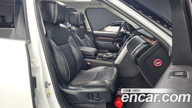 Land Rover Discovery 2018 — photo 16