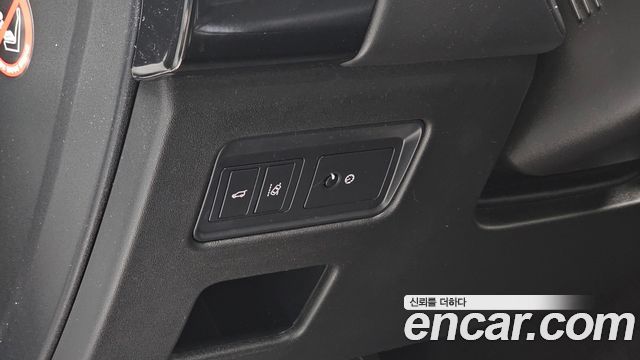 Land Rover Discovery 2018 — photo 27