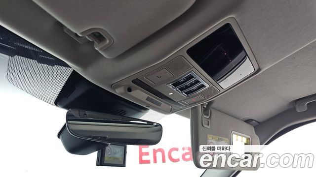 Land Rover Discovery 2018 — photo 28