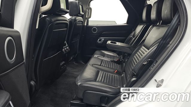 Land Rover Discovery 2018 — photo 30