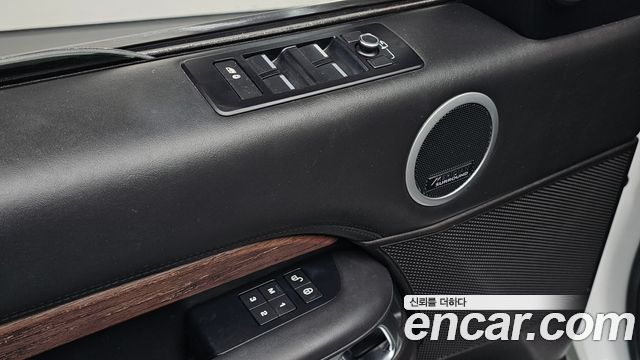Land Rover Discovery 2018 — photo 31