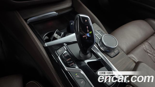 BMW 5-Series 2020 — photo 12