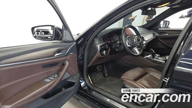 BMW 5-Series 2020 — photo 13