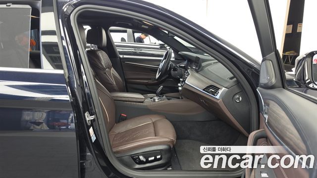BMW 5-Series 2020 — photo 17