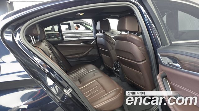 BMW 5-Series 2020 — photo 18