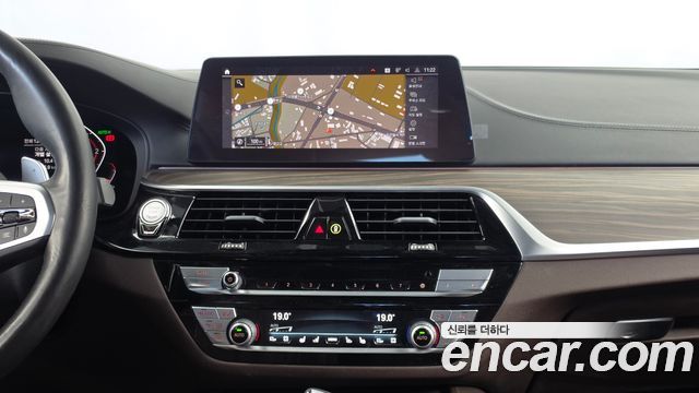 BMW 5-Series 2020 — photo 20
