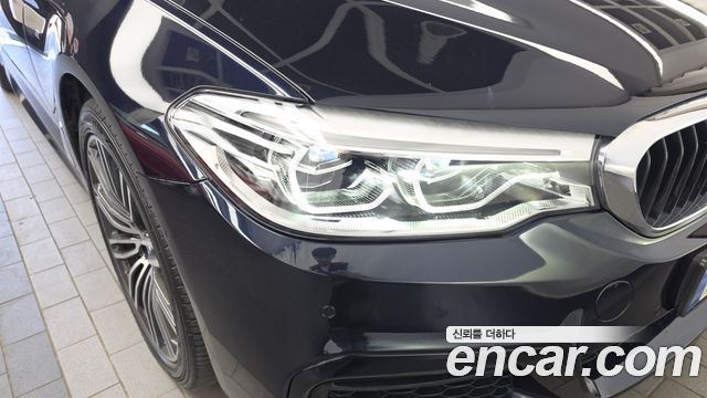 BMW 5-Series 2020 — photo 8