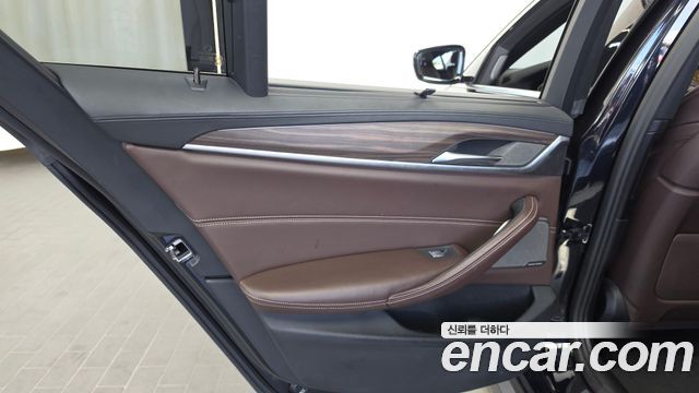 BMW 5-Series 2020 — photo 15