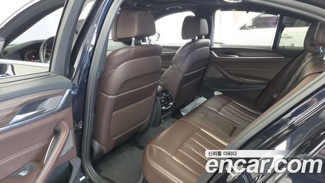BMW 5-Series 2020 — photo 16