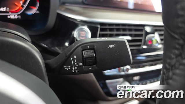 BMW 5-Series 2020 — photo 27