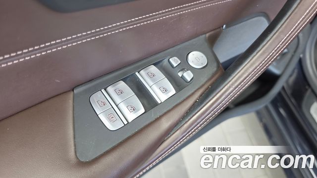 BMW 5-Series 2020 — photo 29