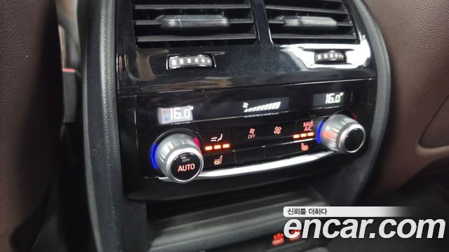 BMW 5-Series 2020 — photo 31