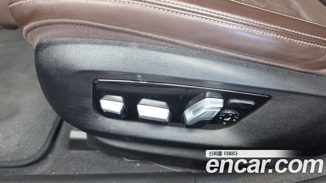 BMW 5-Series 2020 — photo 32