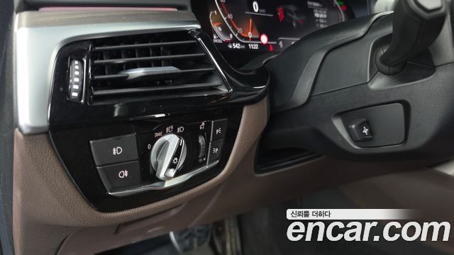 BMW 5-Series 2020 — photo 33