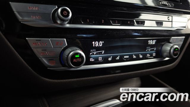 BMW 5-Series 2020 — photo 34