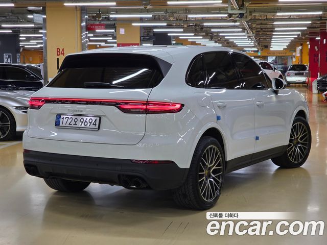 Porsche Cayenne 2022 — photo 3