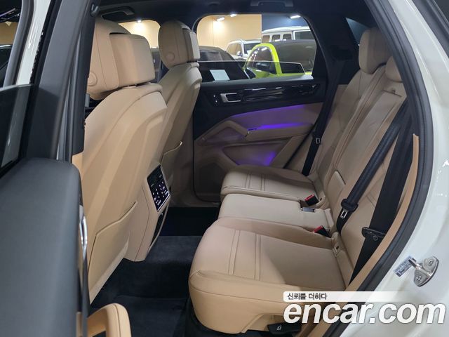Porsche Cayenne 2022 — photo 14