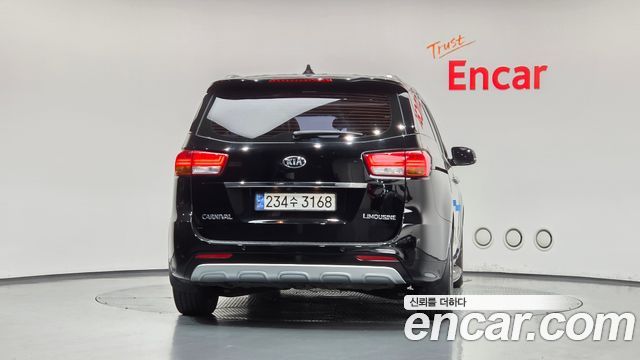 Kia Canival 2018 — photo 4