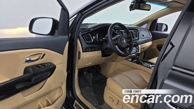 Kia Canival 2018 — photo 10