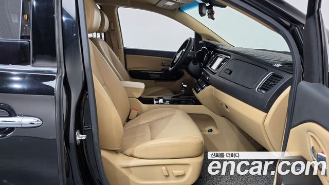 Kia Canival 2018 — photo 11