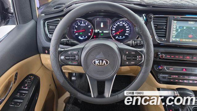 Kia Canival 2018 — photo 13