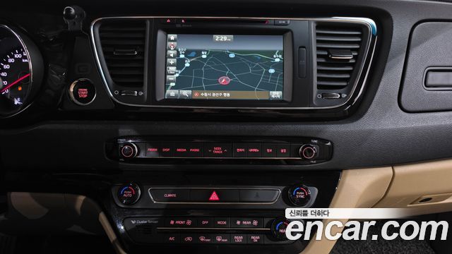 Kia Canival 2018 — photo 14