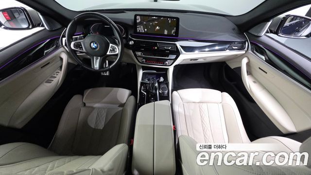 BMW 5-Series 2022 — photo 10