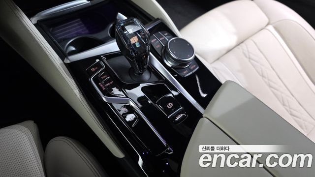 BMW 5-Series 2022 — photo 12