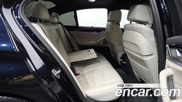 BMW 5-Series 2022 — photo 17