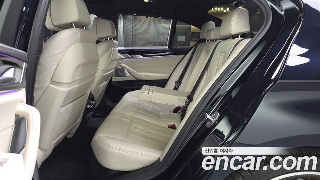BMW 5-Series 2022 — photo 18