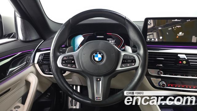 BMW 5-Series 2022 — photo 19