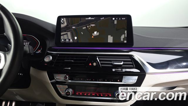 BMW 5-Series 2022 — photo 20