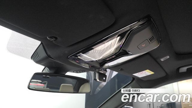 BMW 5-Series 2022 — photo 28