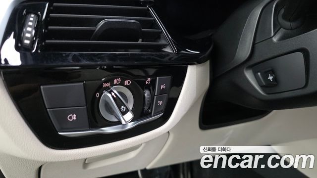 BMW 5-Series 2022 — photo 29