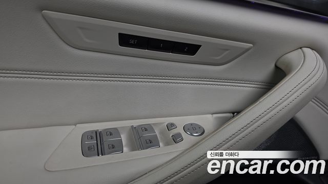 BMW 5-Series 2022 — photo 30
